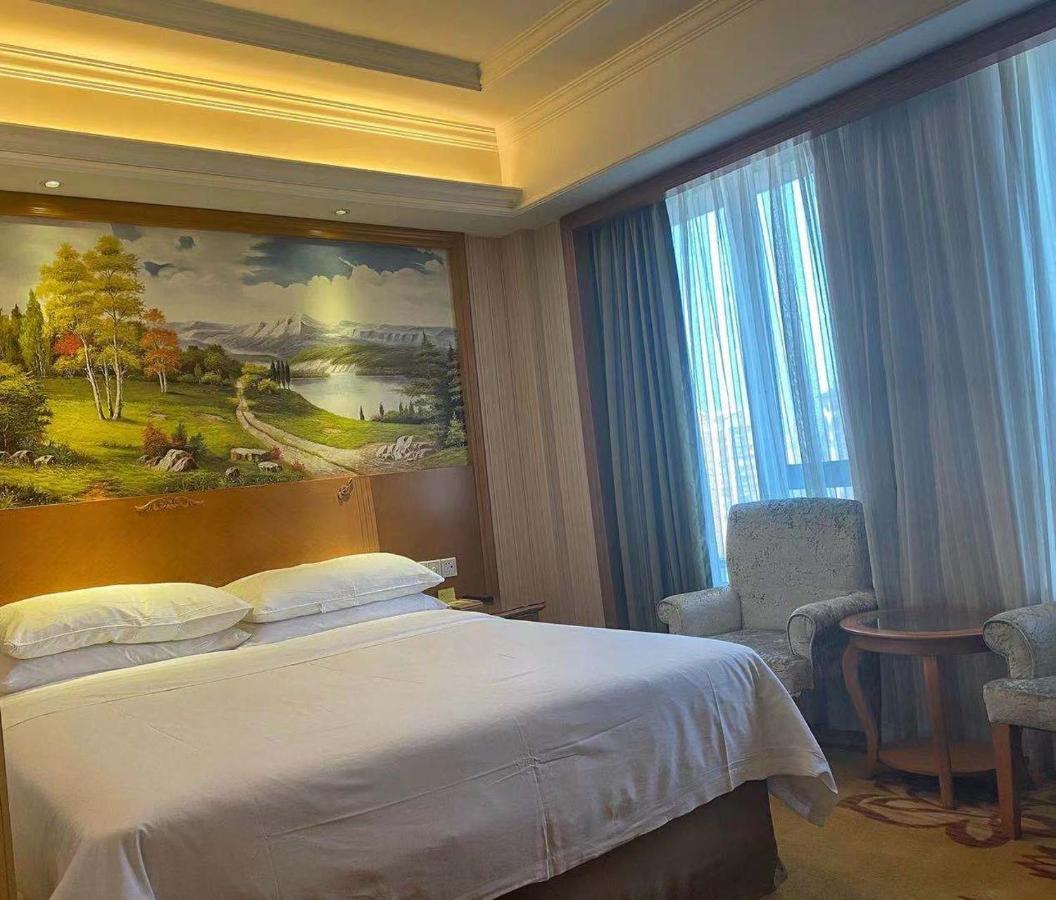 Vienna International Hotel Hangzhou Zhuantang Art School Wenyan Bagian luar foto